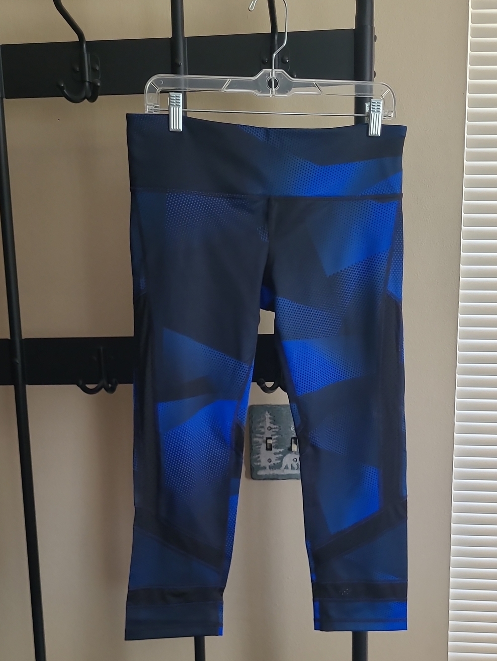 GapFit Gfast Blue Geometric Capri Leggings